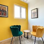 Apartment Location With Parking By He-ra