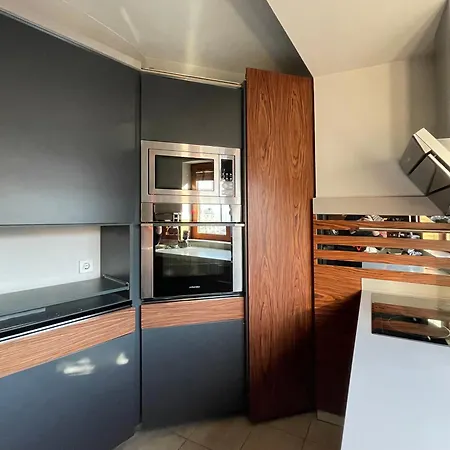 Apartamento He-ra Near Macedonia Square With Parking