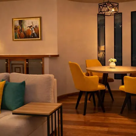 Apartamento He-ra Near Macedonia Square With Parking