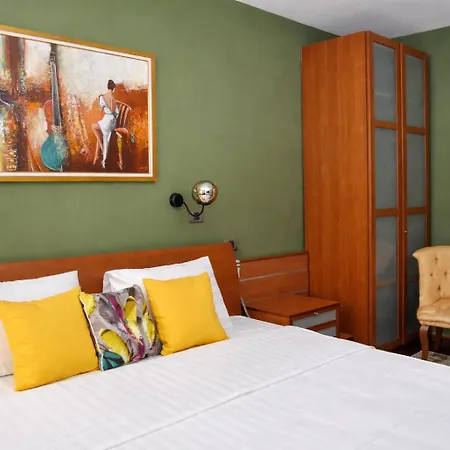 Location With Parking By He-ra