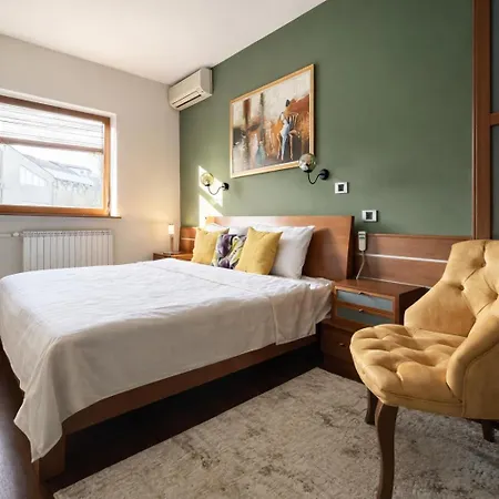 Apartamento He-ra Near Macedonia Square With Parking *