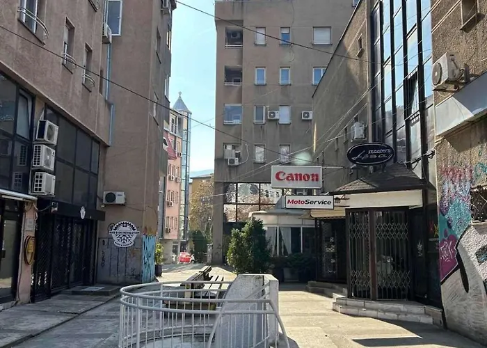 Location With Parking By He-ra